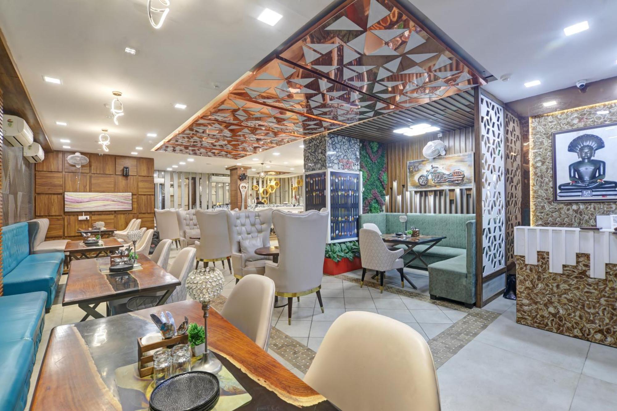 Status By Hotel The Emporio Ghaziabad Exterior foto