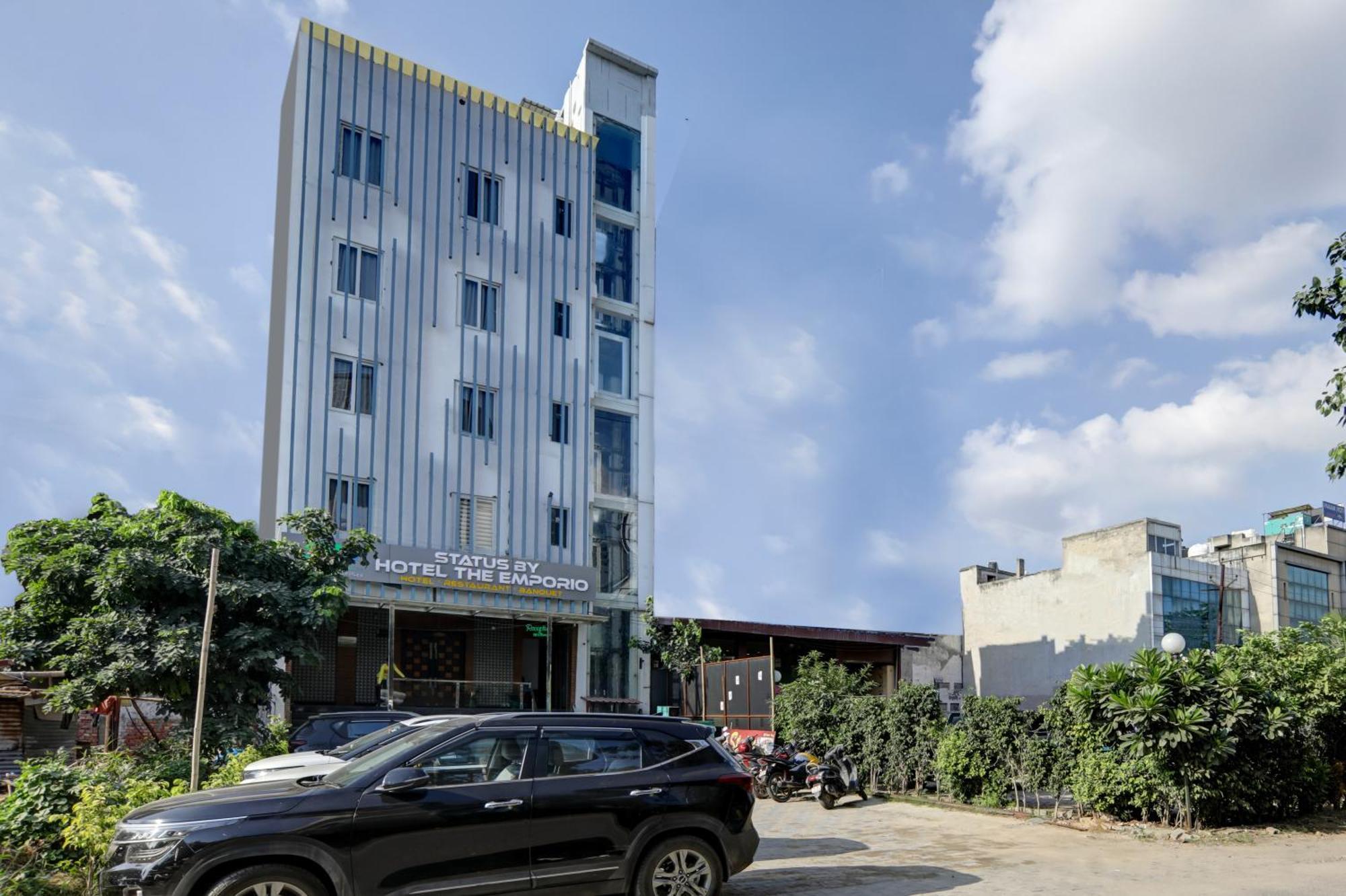 Status By Hotel The Emporio Ghaziabad Exterior foto