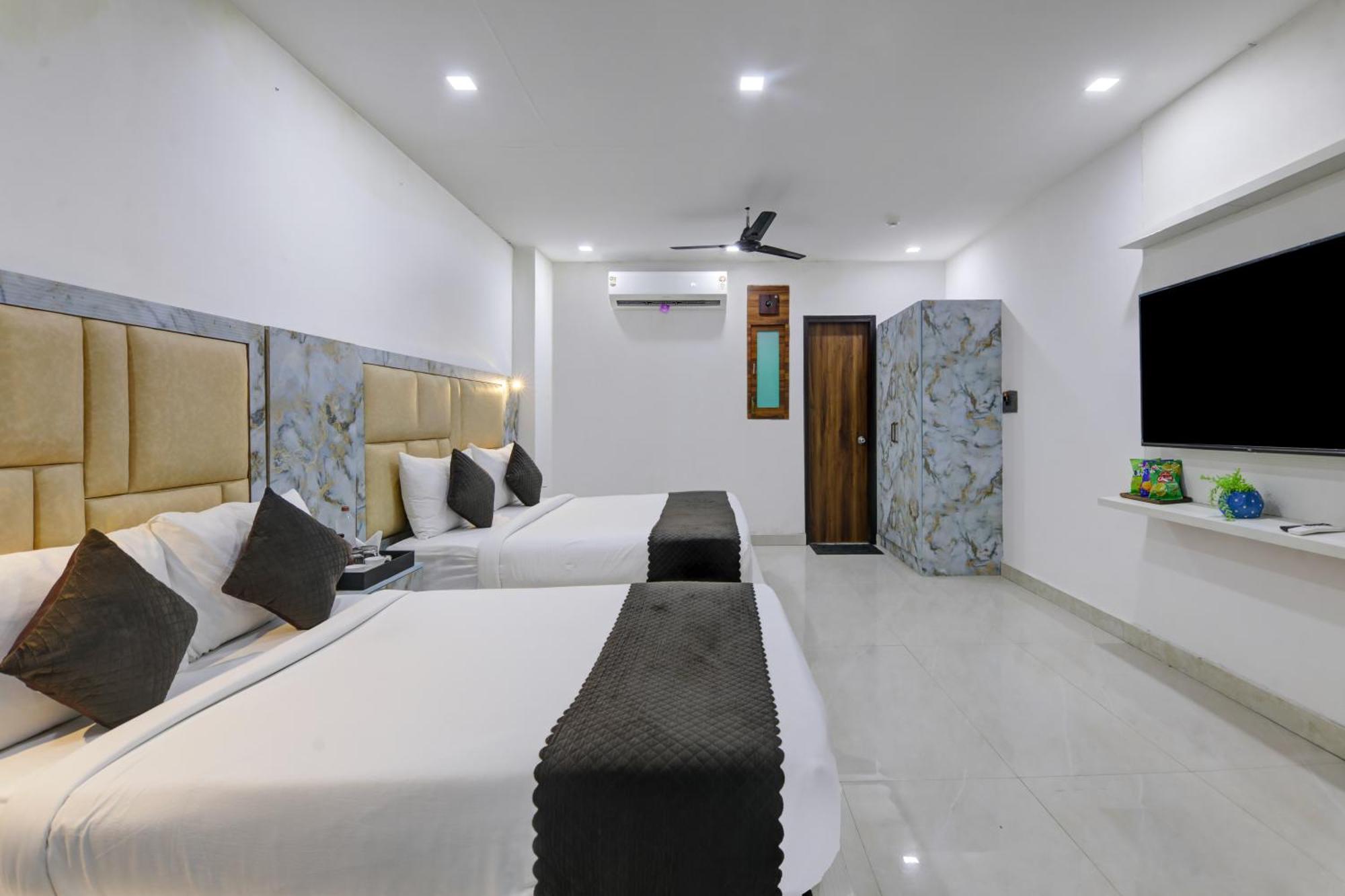 Status By Hotel The Emporio Ghaziabad Exterior foto