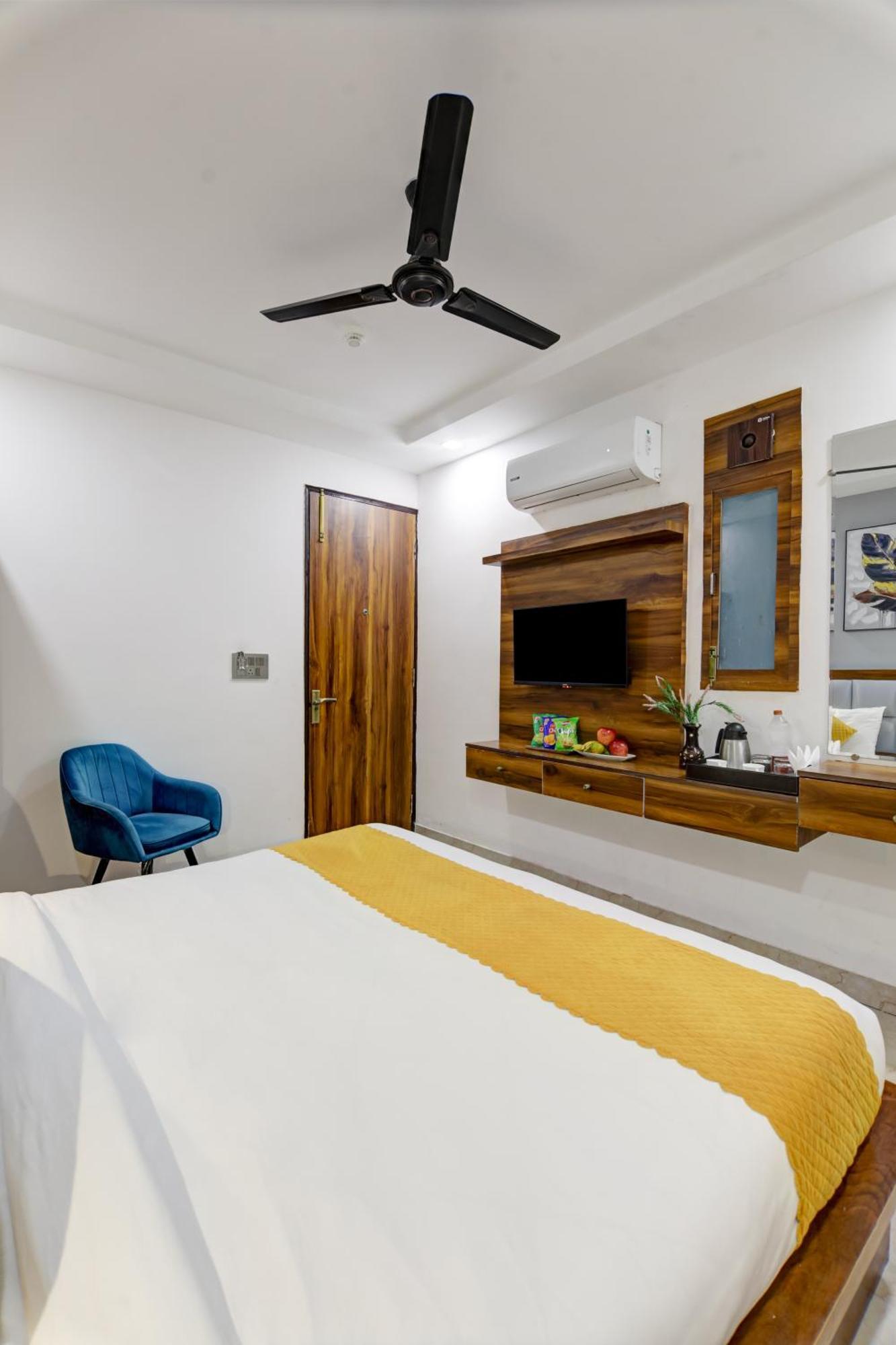 Status By Hotel The Emporio Ghaziabad Exterior foto