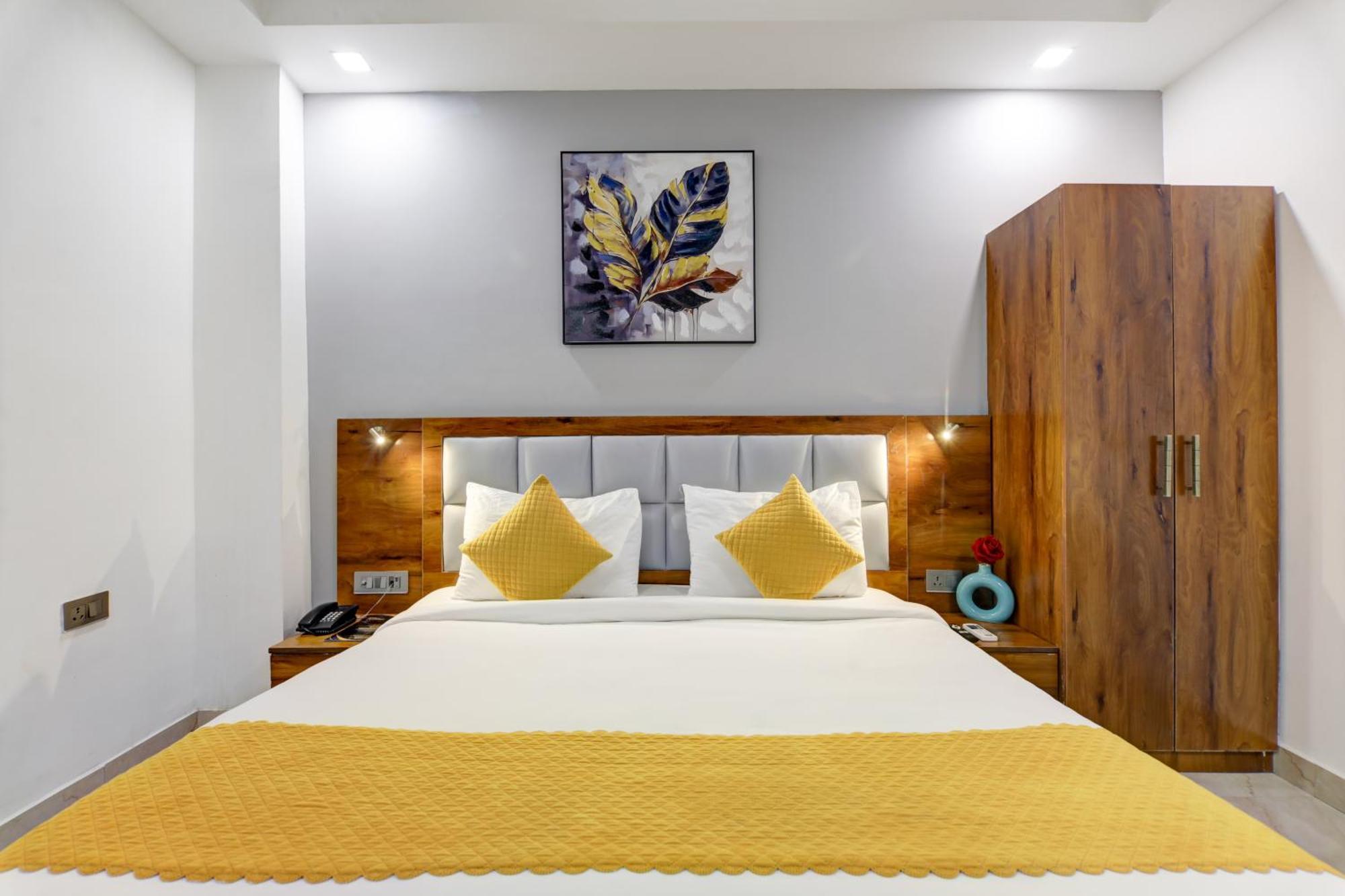 Status By Hotel The Emporio Ghaziabad Exterior foto
