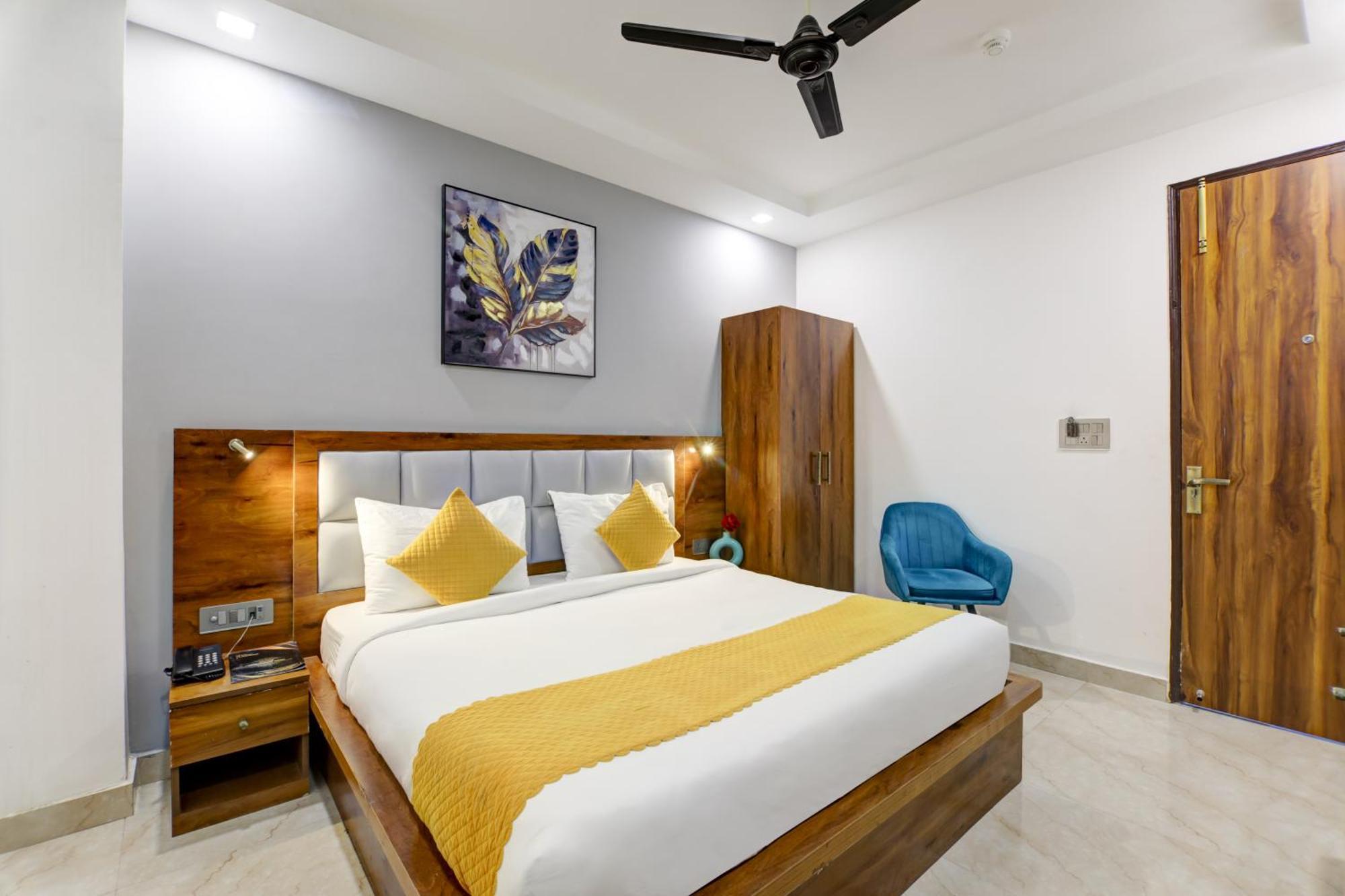 Status By Hotel The Emporio Ghaziabad Exterior foto