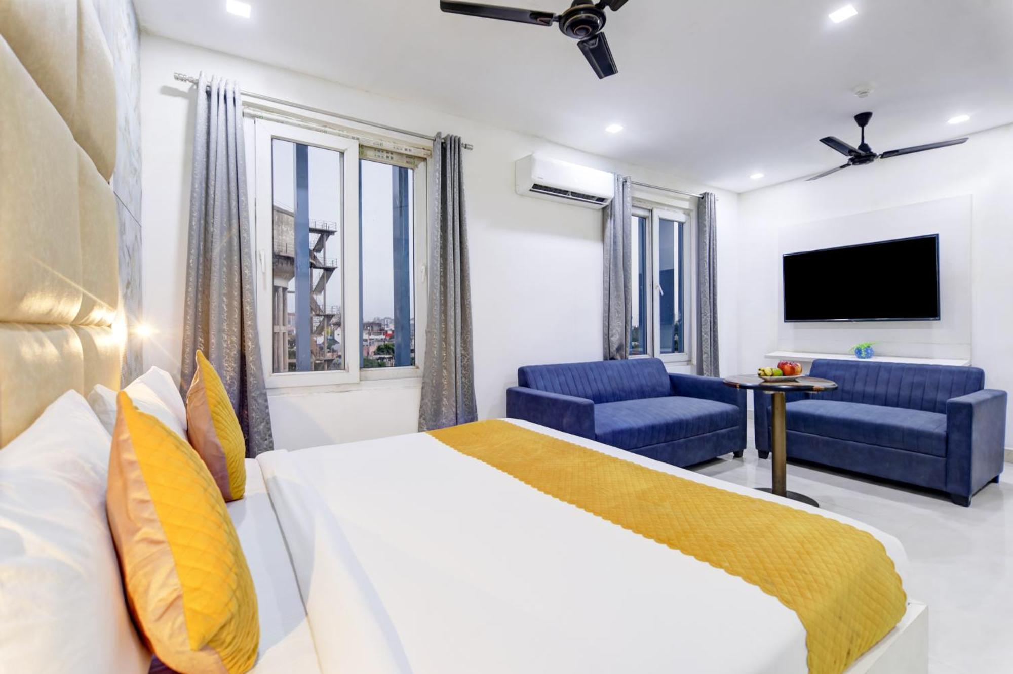 Status By Hotel The Emporio Ghaziabad Exterior foto